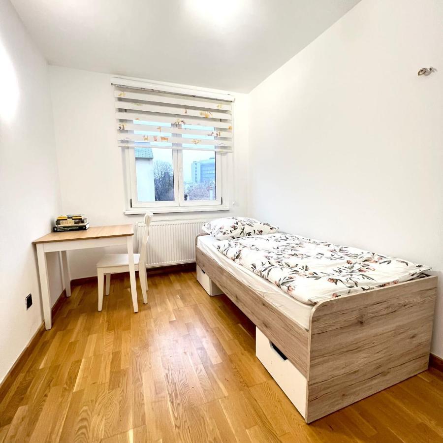 Spacious Apartment With Terrace Виена Екстериор снимка